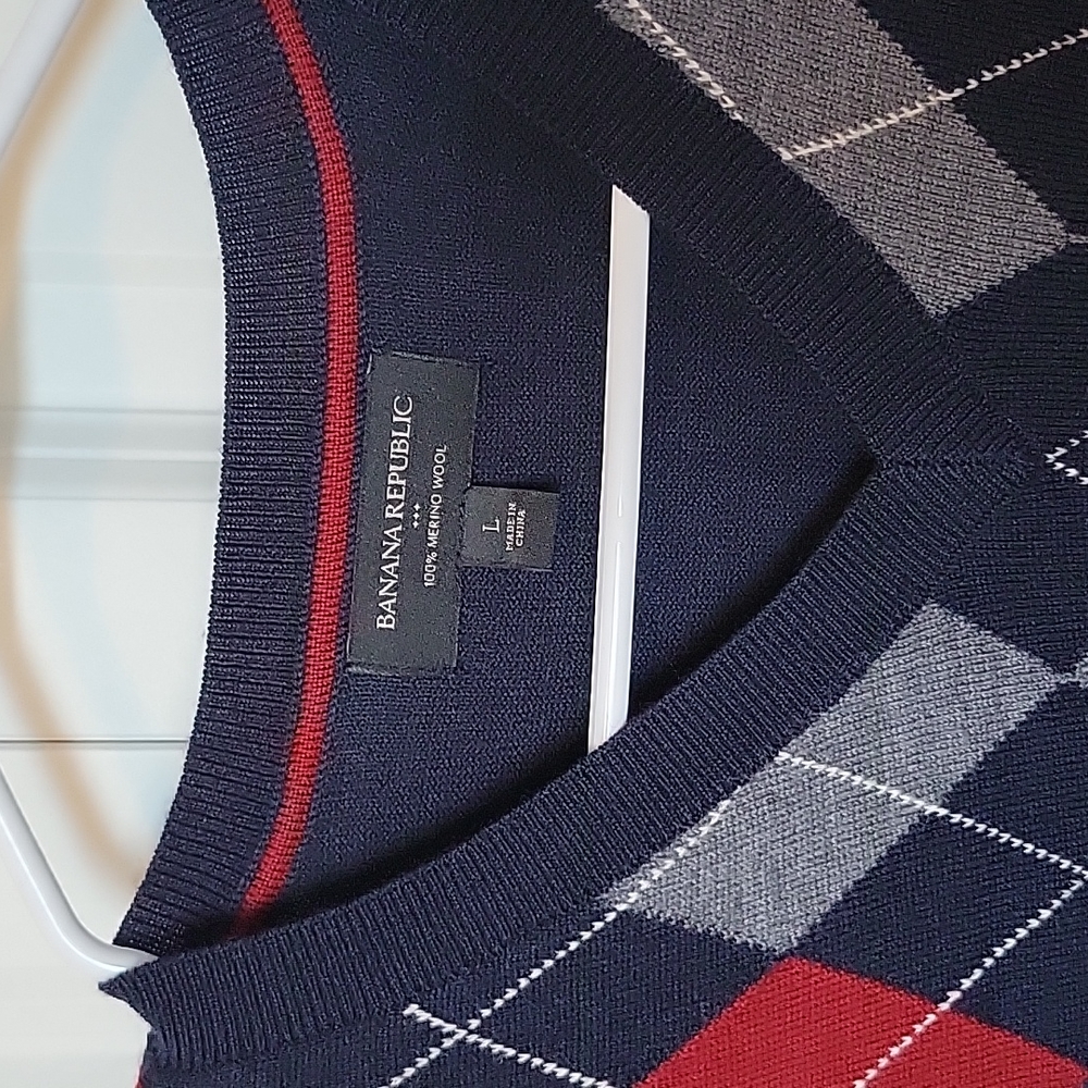 4/$20 BR Men's sweater - Picture 2 of 4